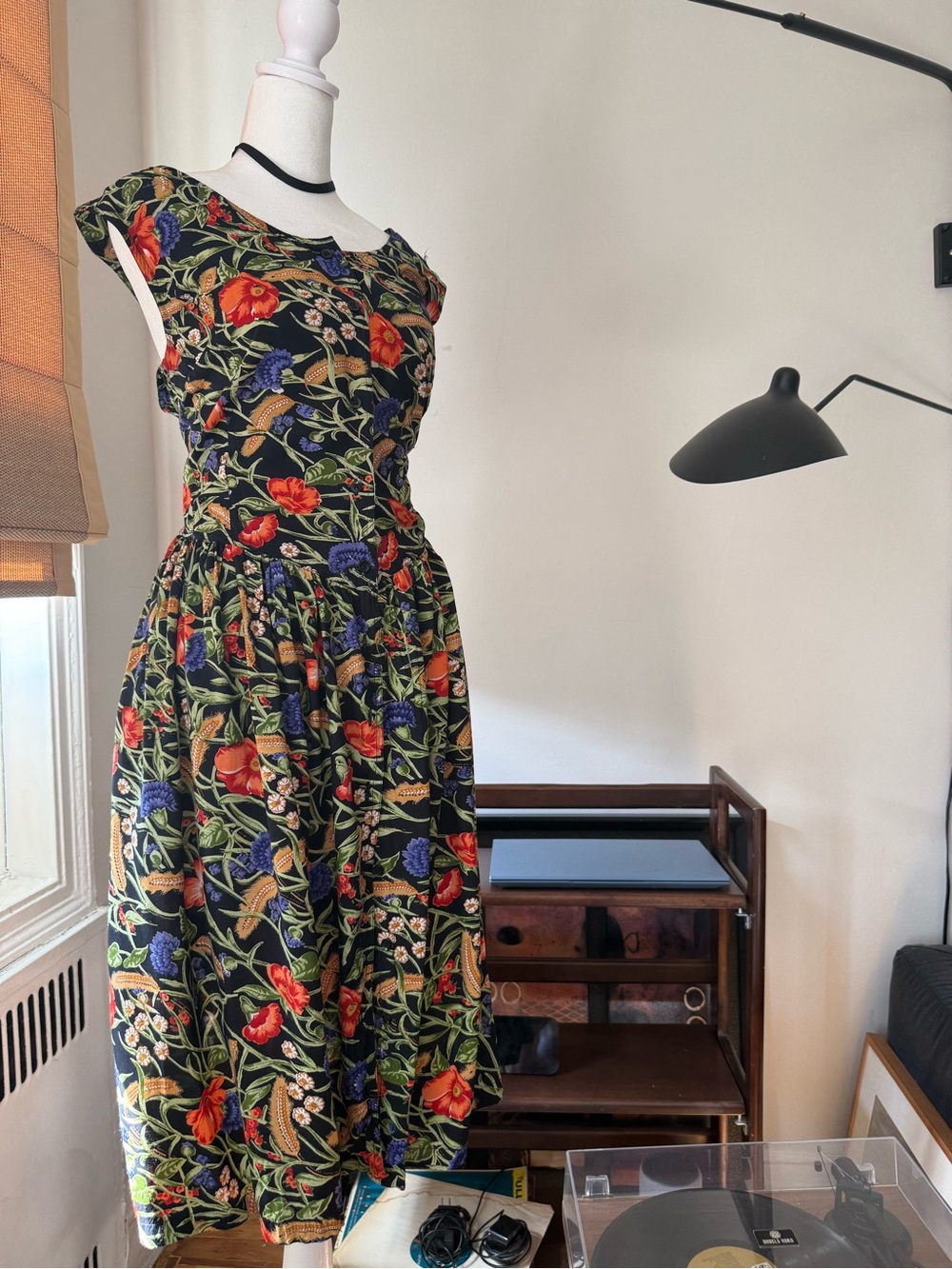 Vintage summer dress Black Floral Backless Midi with Red & Purple Blooms - Picture 4 of 8